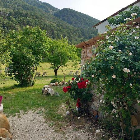 Gite La Mountagna Peyroules Exterior photo